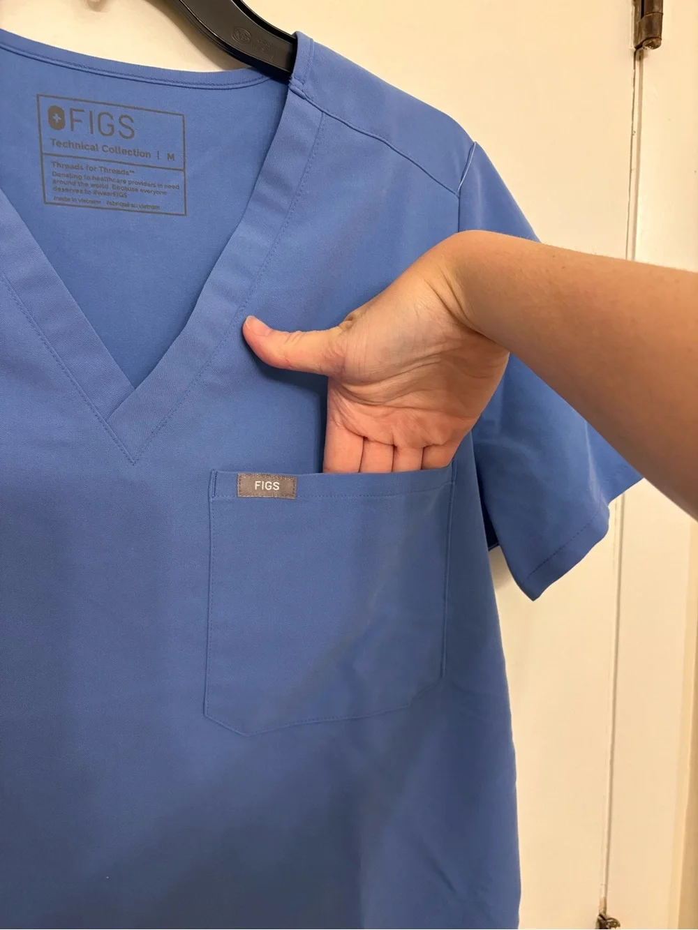 FIGS Catarina One-Pocket Scrub Top Blue Women’s Size Medium